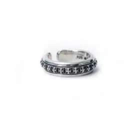 Anillo de banda abierta piramidal CH Plus
