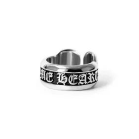 Anillo Scroll de Chrome Hearts – Anillo con etiqueta pequeña