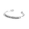 Brazalete plano con logotipo CH Plus Brazalete plano con logotipo CH Plus
