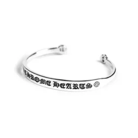 Brazalete plano con logotipo CH Plus