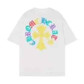 Camiseta blanca con el logotipo de la cruz de Chrome Hearts