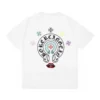 Camiseta Chrome Hearts con diseño de logotipos múltiples y labios