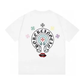 Camiseta Chrome Hearts con diseño de logotipos múltiples y labios