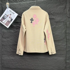 Chaqueta Chrome Hearts con cruces rosas y negras