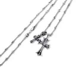 Collar con cruz pequeña y charm Babyfat con diamantes
