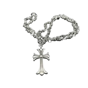 Collares estilo Chrome Hearts chapados en plata