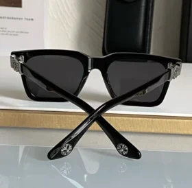 Gafas negras de Chrome Hearts