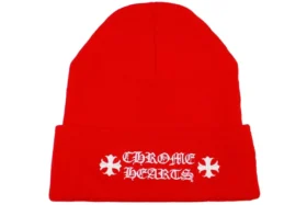 Gorro con el logotipo de Chrome Hearts en rojo