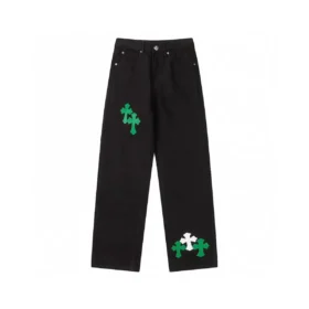 Vaqueros con parches en forma de cruz verdes y blancos de Chrome Hearts